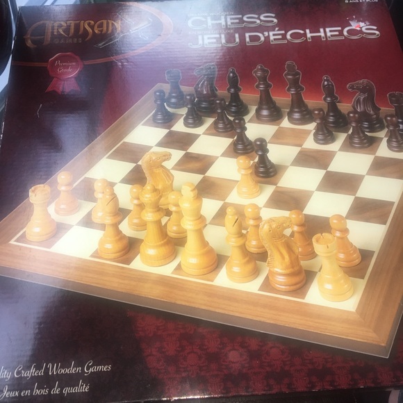HANDCRAFTED WOODEN CHESS BOARD - Picture 3 of 3